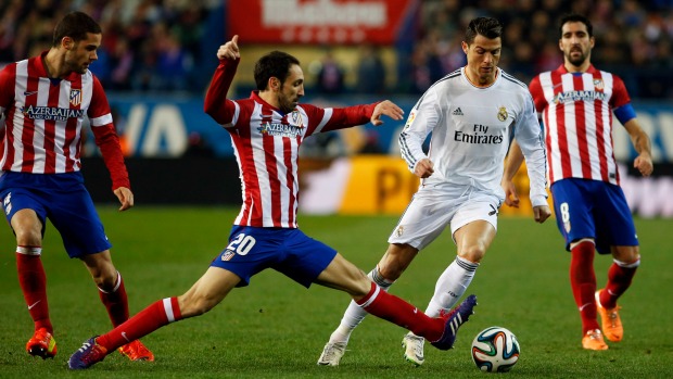 Cristiano Ronaldo, asso portoghese del Real Madrid, durante una fase di gioco nel corso di un derby con l'Atletico