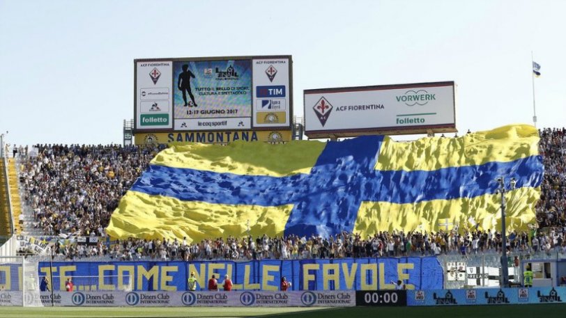 La curva dei tifosi del Parma a Firenze, dove si è giocata la finale dei playoff di LegaPro