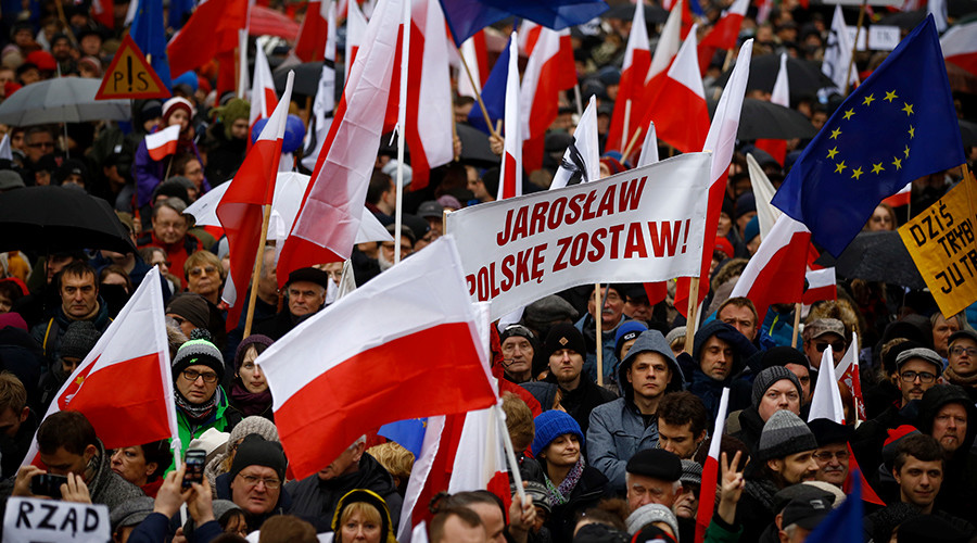 Una manifestazione in Polonia contro la riforma della giustizia