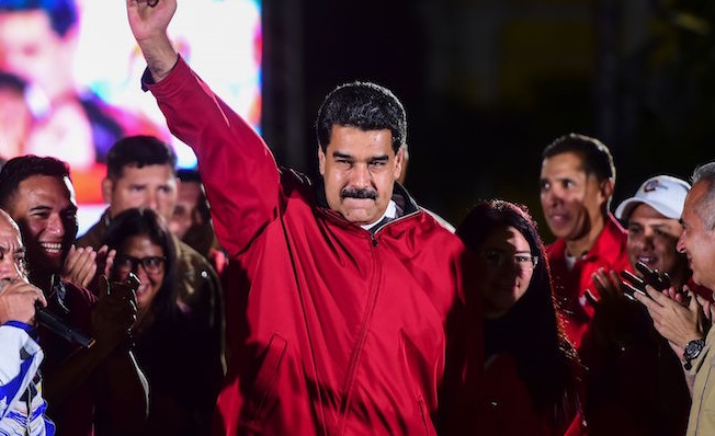 Il presidente Maduroin un comizio in piazza dopo le elezioni