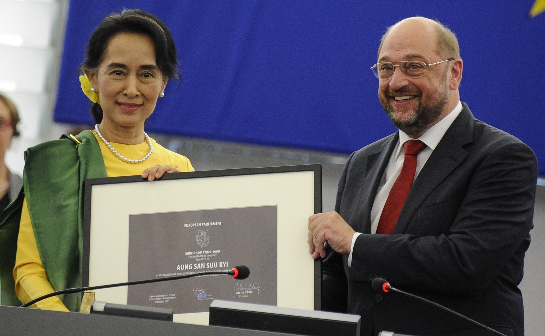 Aung San Suu Kyi durante la cerimonia di consegna del Sakharov nel 2013