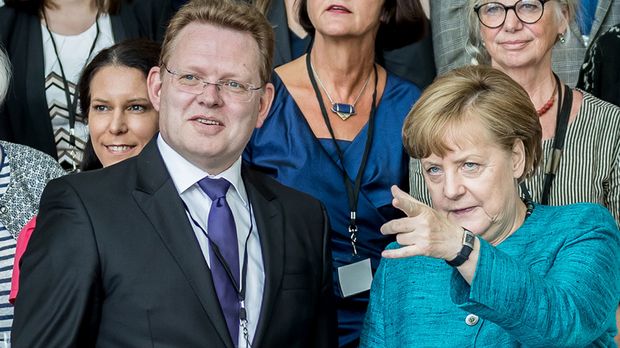 il sindaco Andreas Hollstein e la cancelliera Angela Merkel