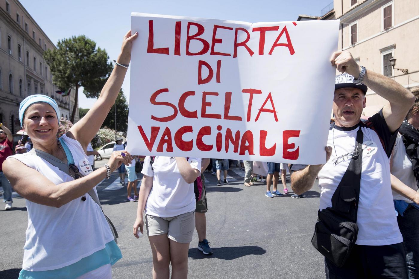 Una manifestazione per la libertà di scelta sui vaccini