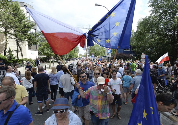 Manifestazione a Varsavia contro la riforma della magistratura polacca