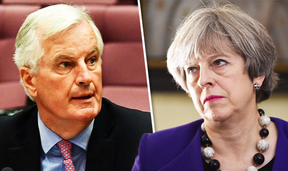 Michel Barnier, negoziatore Ue per la Brexit e Theresa May, prima ministra britannica