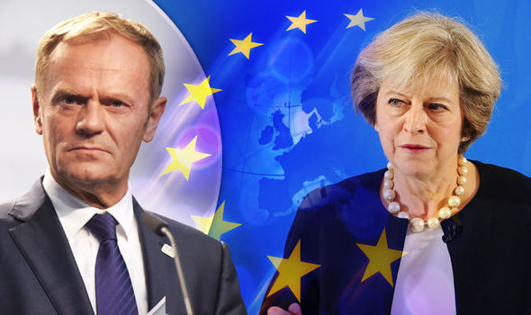 IL presidente del Consiglio Europeo Donald Tusk con la premier britannica Theresa May