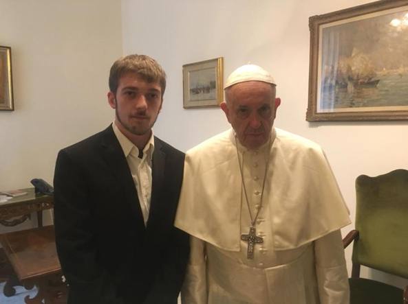 Il papà del piccolo Alfie con il papa