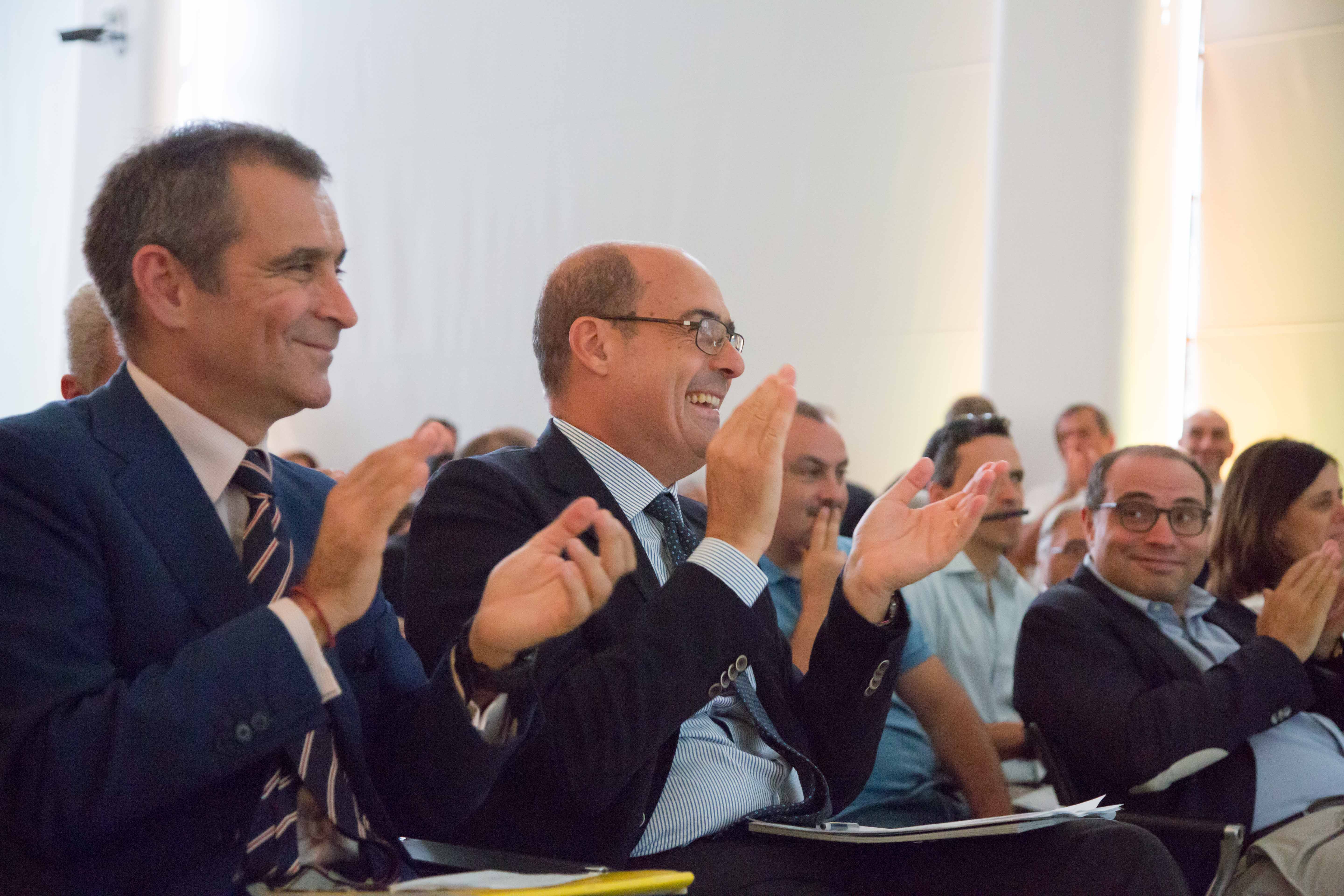 Il presidente della Regione Lazio Nicola Zingaretti (al centro) durante la presentazione