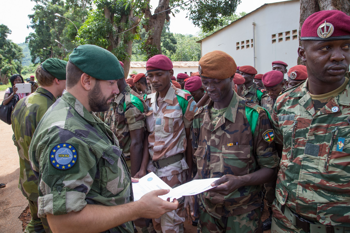 Cerimonia di fine formazione nel quadro della missione Eutm -Rca