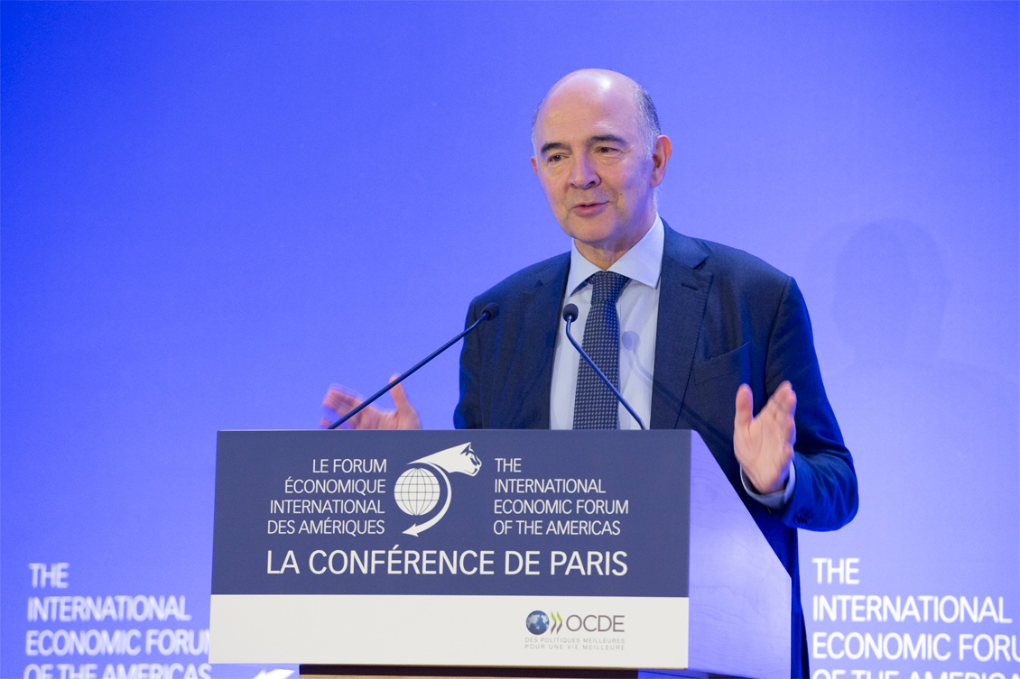 Il commissario per gli Affari economici, Pierre Moscovici, nel corso della conferenza Ocse di Parigi.