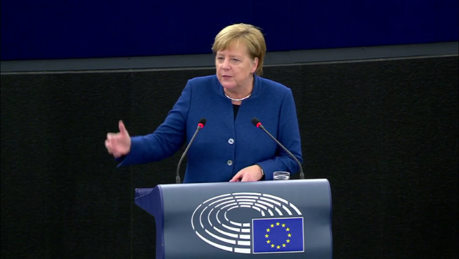 La cancelliera tedesca, Angela Merkel, durante il suo intervento in Parlamento europeo