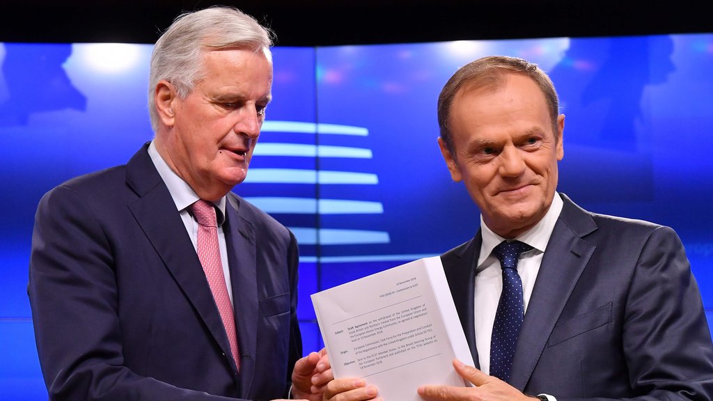 Il capo negoziatore Ue per la Brexit Michael Barnier e il presidente del Consiglio europeo Donald Tusk