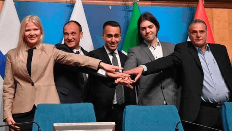 Il leader del Movimento 5 Stelle, Luigi di Maio (al centro), con i leader dei partiti europei con cui vorrebbe creare un gruppo in Parlamento europeo