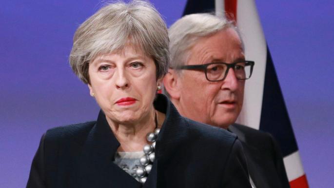 La premier britannica Theresa May e il presidente della Commissione europea, Jean-Claude Juncker