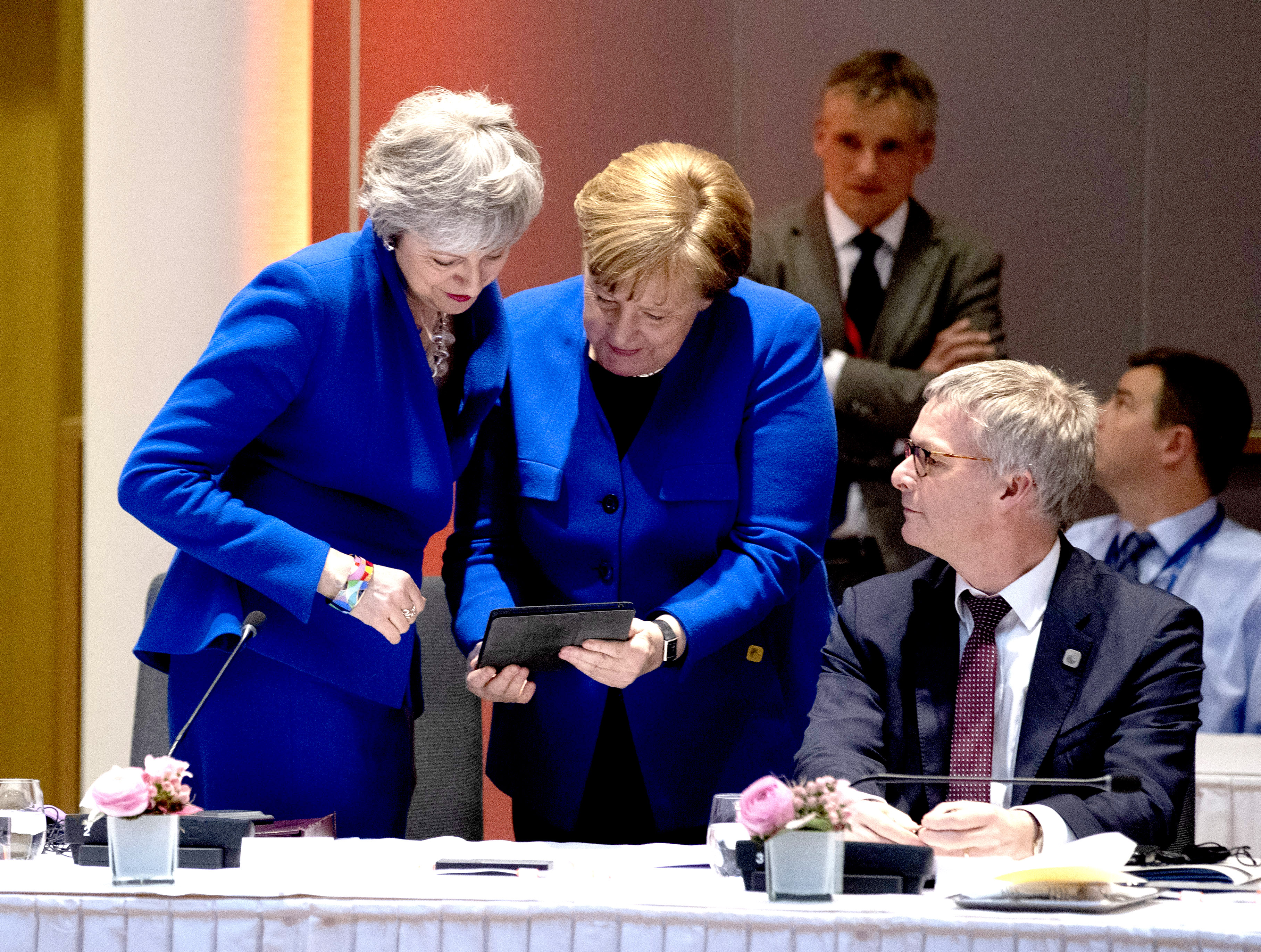 Theresa May e Angela Merkel durante il vertice di ieri notte. (Foto del Consiglio europeo)