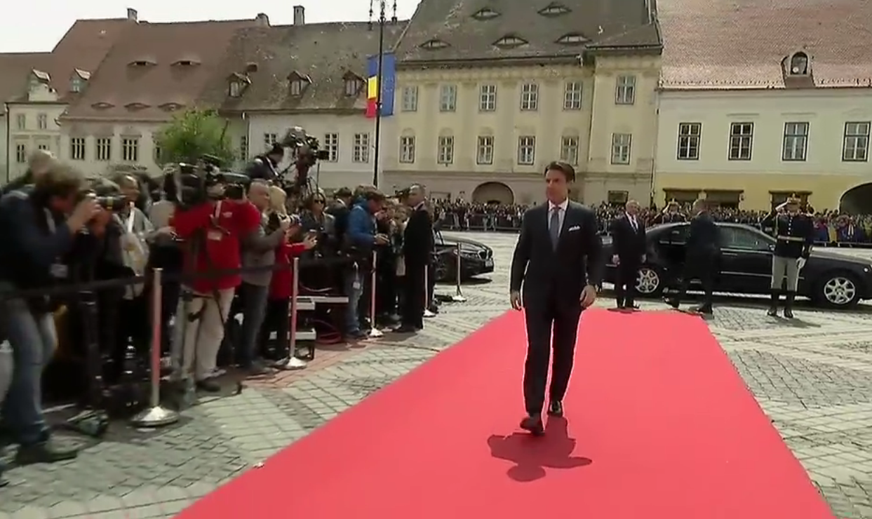 Il presidente del Consiglio, Giuseppe Conte, al suo arrivo a Sibiu