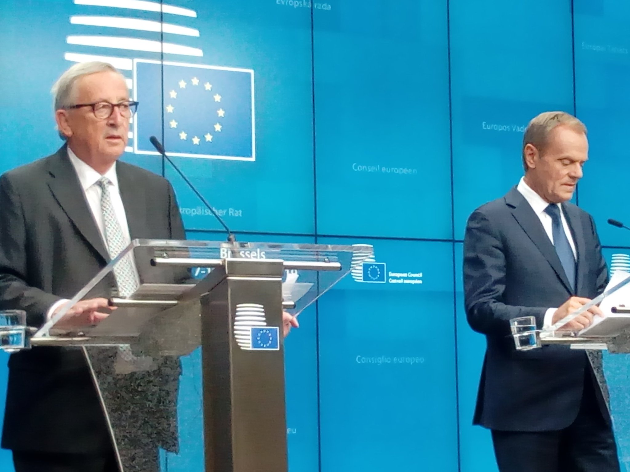 Il presidente della Commissione europea, Jean-Claude Juncker (sinistra) e il presidente del Consiglio europeo, Donald Tusk. Per loro è l'ultimo vertice dei leader, salvo incontri straordinari legati alla Brexit