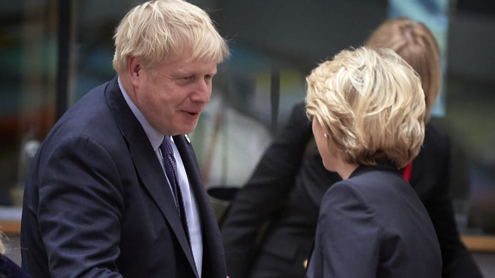 Boris Johnson con Ursula von der Leyen in un precedente incontro