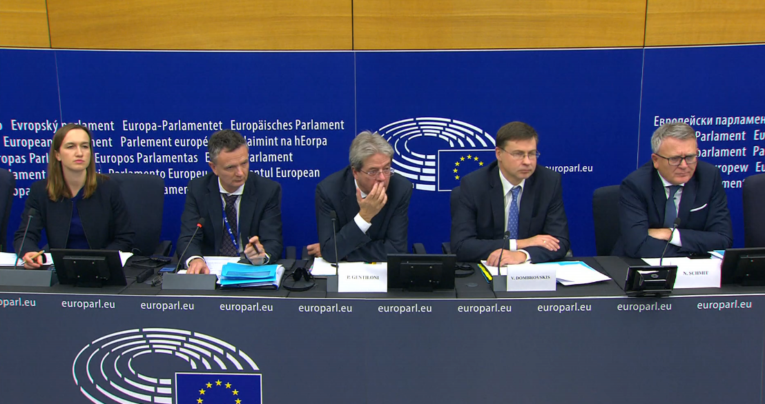 Paolo Gentiloni e Valdis Dombrovskis presentano i rapporti del pacchetto autunnale sul semestre europeo (Strasburgo, 17 dicembre 2019)