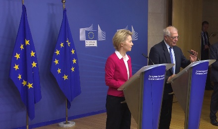 Ursula von der Leyen e Josep Borrell durante le dichiarazioni alla stampa di questa mattina.