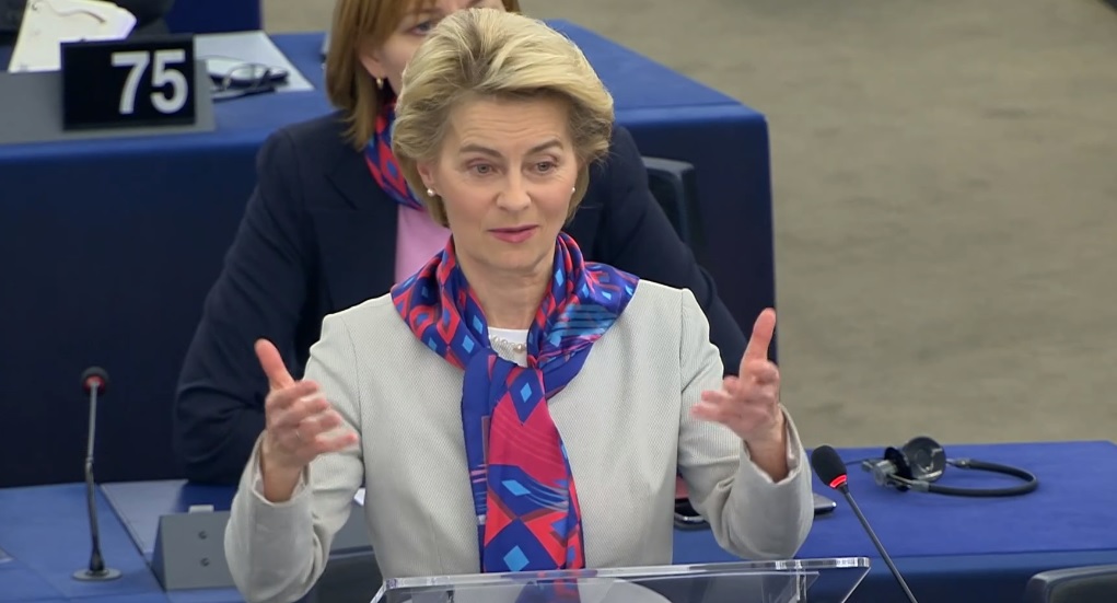 Ursula von der Leyen durante un suo intervento al parlamento europeo di Strasburgo.