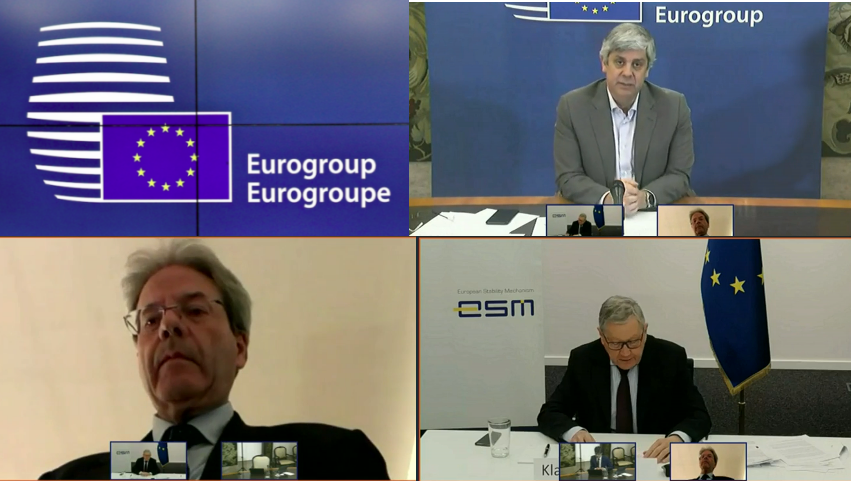 In senso orario, da in alto a destra: il presidente dell'Eurogruppo, Mario Centeno, il direttore esecutivo del fondo salva-Stati ESM, Klaus Regling, e il commissario per l'Economia, Paolo Gentiloni, durante la video-conferenza stampa al termine della riunione dell'Eurogrupo [24 marzo 2020]