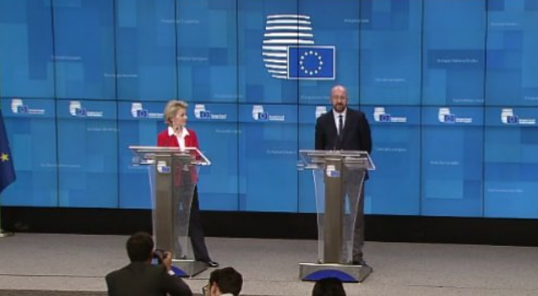 I presidenti di Commissione e Consiglio europeo, Ursula von der Leyen e Charles Michel, al termine del vertice straordinario dei capi di Stato e di governo dell’UE [Bruxelles, 17 marzo 2020]