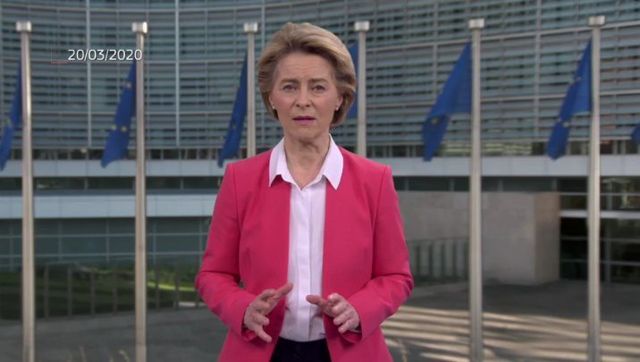 La presidente della Commissione europea, Ursula von der Leyen, annuncia la decisione di sospendere il patto di