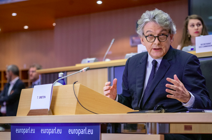 Il commissario europeo per il Mercato interno, l’industria e la difesa,  Thierry Breton, in audizione in Parlamento europeo [archivio]