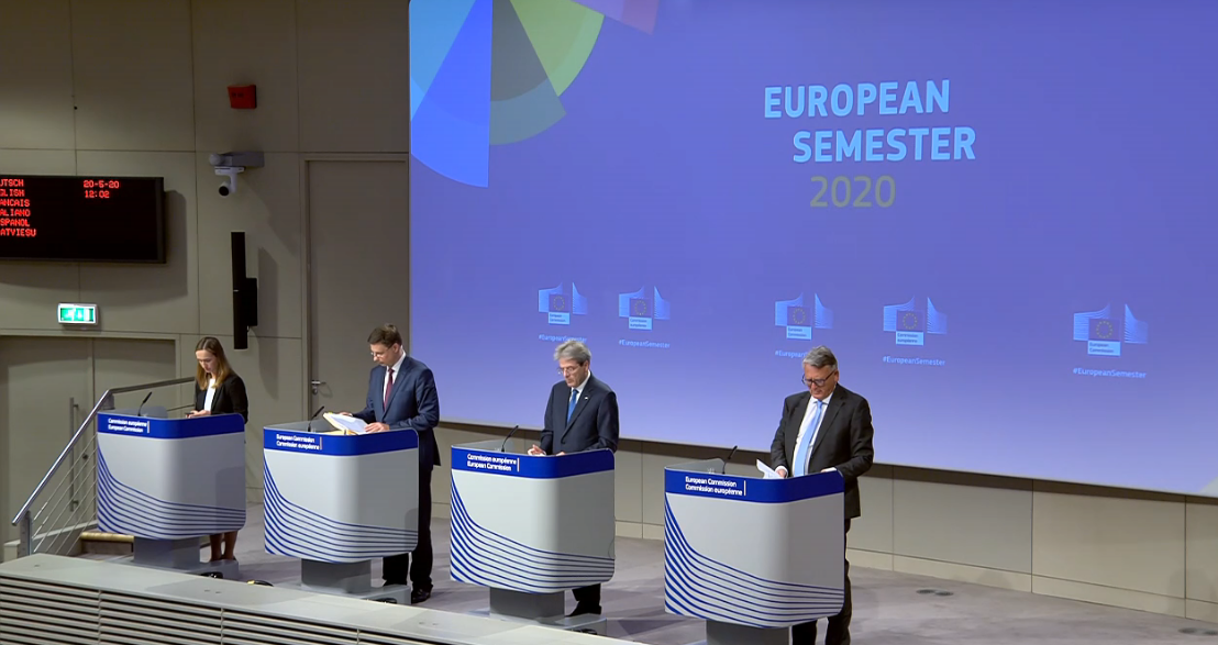 da sinistra a destra: i commissari Valdis Dombrovskis (Economia per le persone), Paolo Gentiloni (Economia) e Nicolas Schmit (Lavoro) presentano le raccomandazioni specifiche per Paese [Bruxelles, 20 maggio 2020]