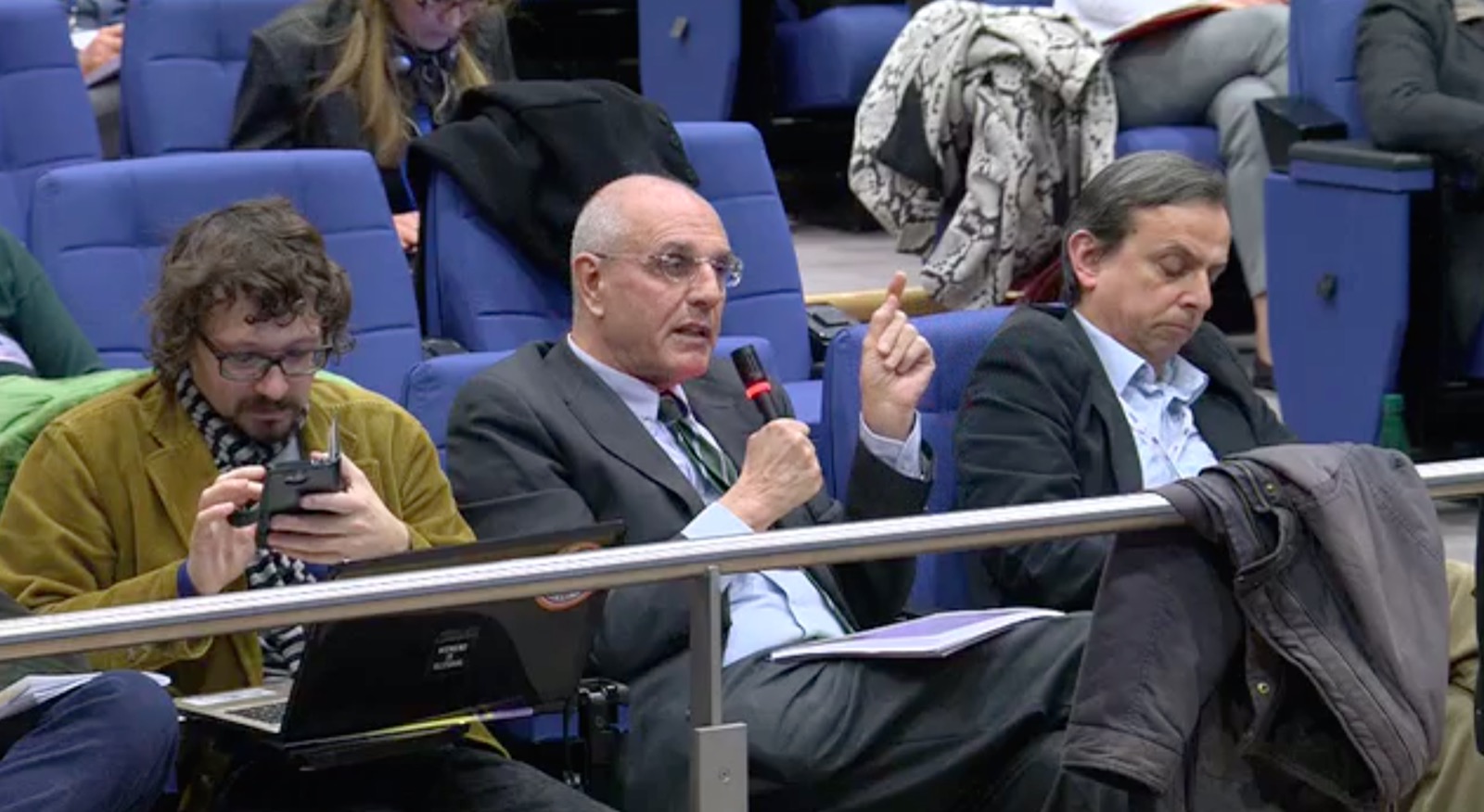 Ivo Caizzi (al centro) durante una conferenza stampa in Commissione europea [archivio]