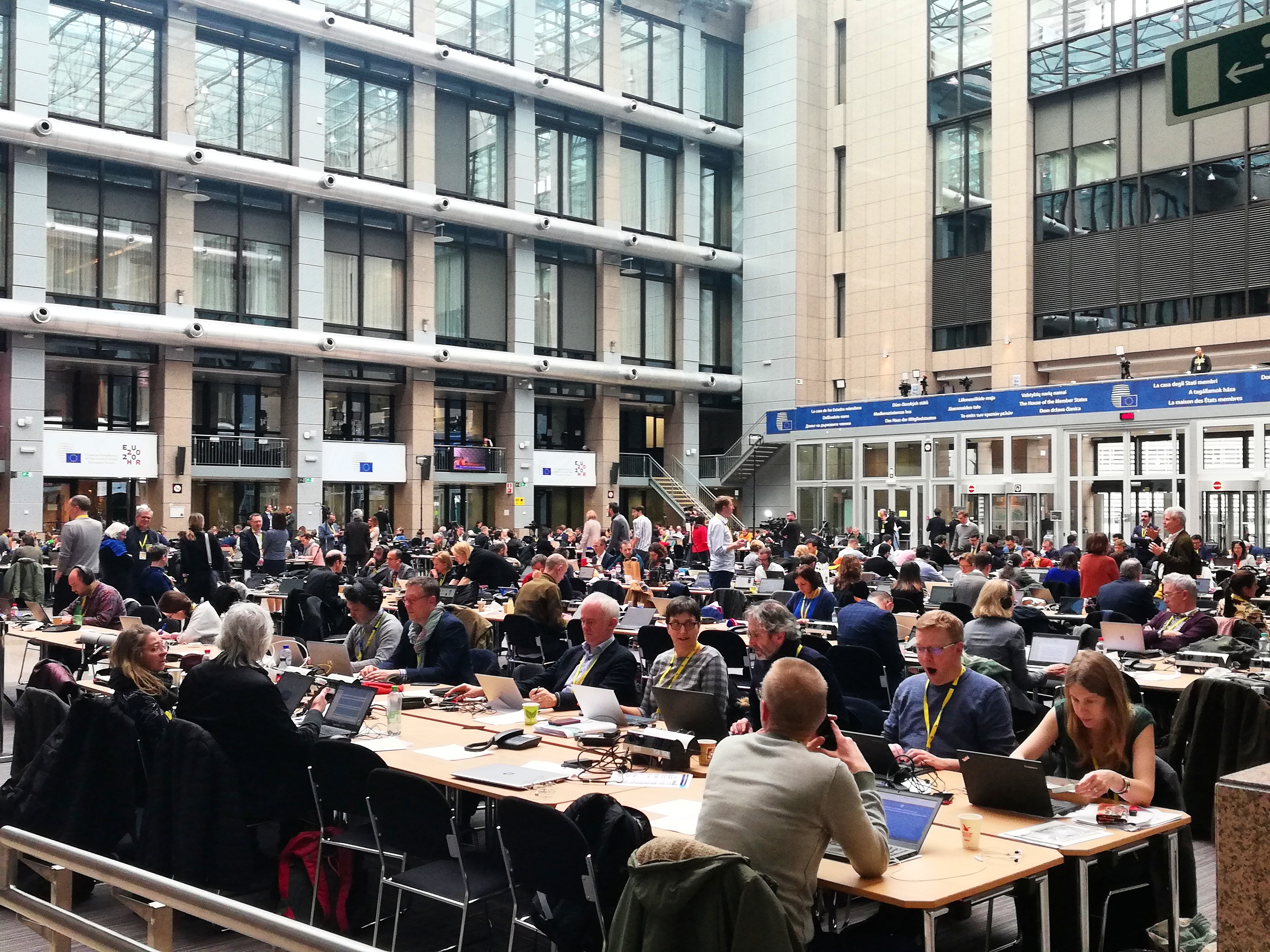 Un'immagine che ritrae la "sala stampa" adibita per i giornalisti durante il Consiglio europeo (20 febbraio 2020, Bruxelles)