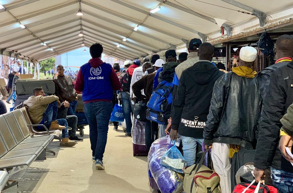 Migranti assistiti dall'Organizzazione internazionale per le migrazioni (IOM). [foto: IOM]