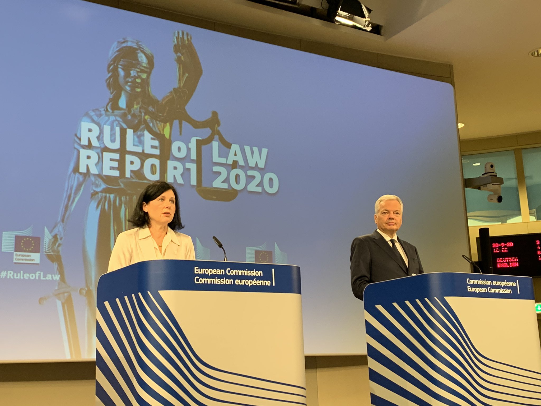 I commissari europei alla Trasparenza e Valori, Vera Jourova, e alla Giustizia, Didier Reynders, presentano in conferenza stampa il primo rapporto annuale sullo stato di diritto in Europa