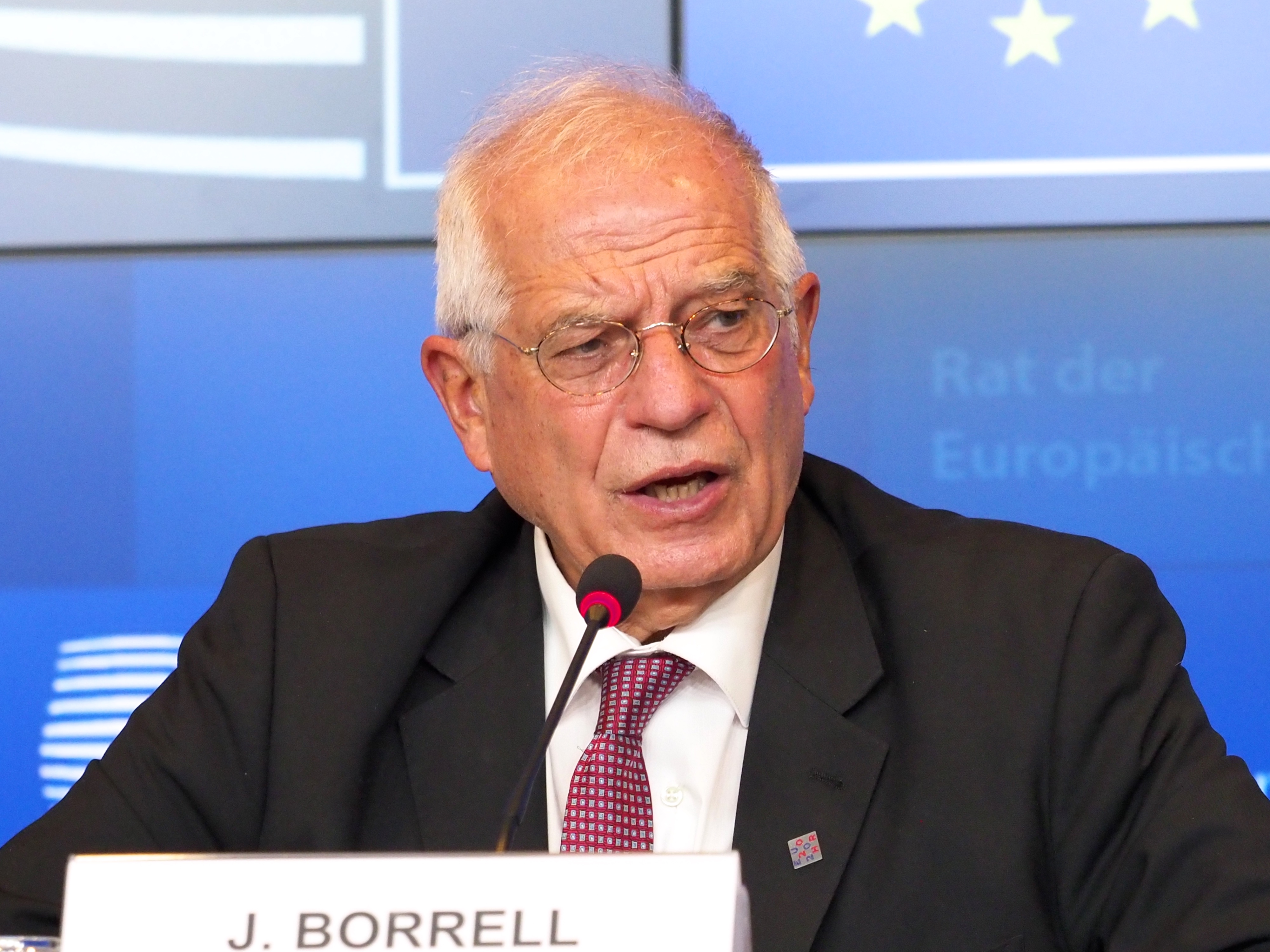 Josep Borrell presiede il Consiglio Affari Esteri a Lussemburgo