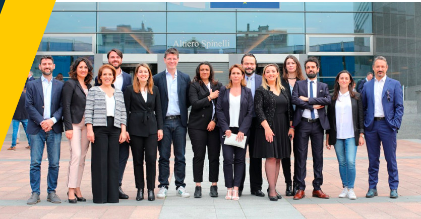 Delegazione del Movimento 5 Stelle al Parlamento europeo (foto dal Blog delle Stelle)