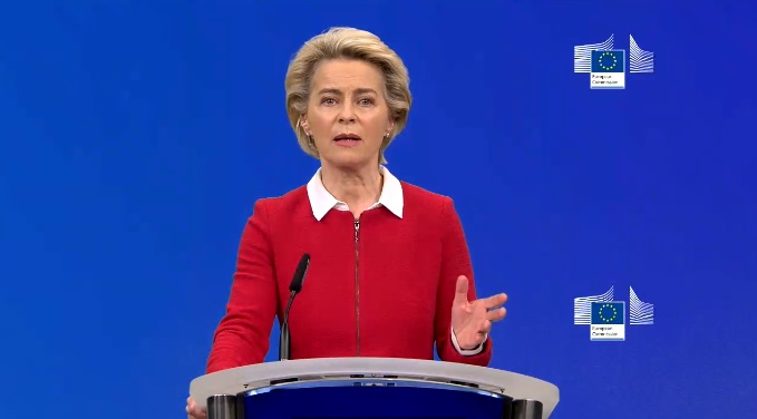 Ursula von der Leyen durante la conferenza stampa di oggi 28 ottobre