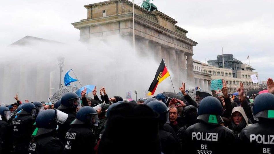 Proteste a Berlino contro le misure anti-Coronavirus [18 novembre]