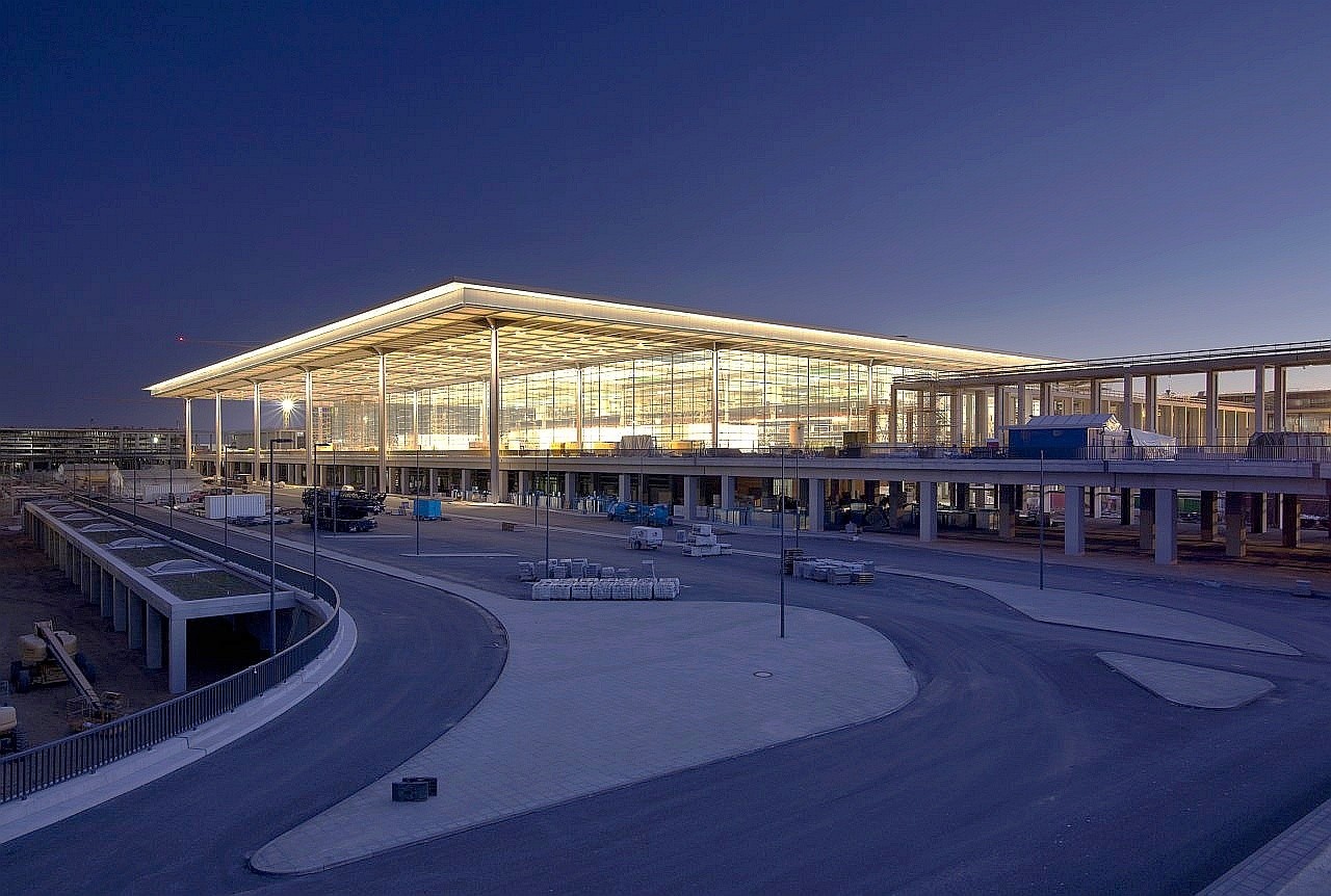 L’ingresso principale del Terminal 1 del nuovo aeroporto di Berlino – Brandeburgo (photo credit Berlin-Brandeburgo Airport)