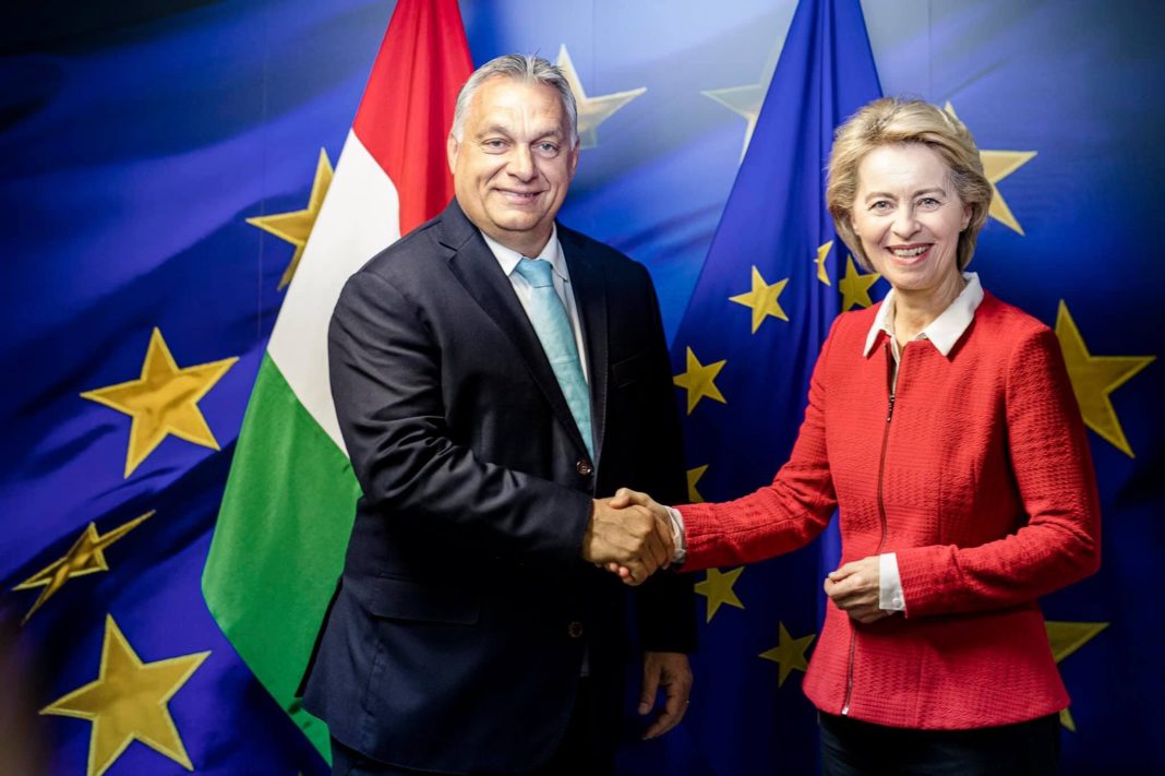 Viktor Orban con Ursula von der Leyen