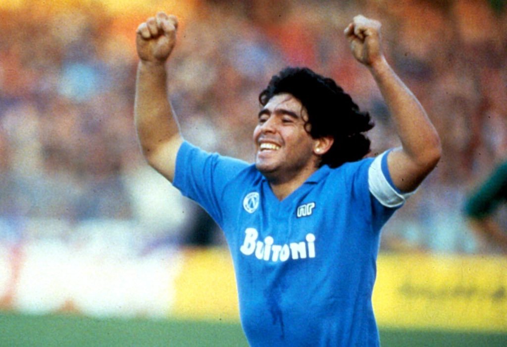 Diego Armando Maradona ai tempi in cui giocava col Napoli [foto: SSC Napoli, account twitter]