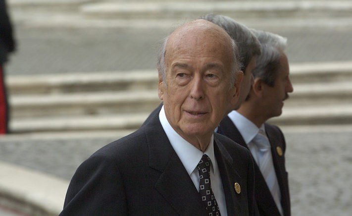 Valéry Giscard d'Estaing, Presidente del Consiglio dei comuni e delle regioni d'Europa, a Roma per la firma del Trattato che adotta una Costituzione per l'Europa e l'Atto finale