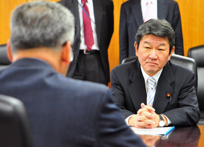 Toshimitsu Motegi, Ministro degli Esteri del Giappone