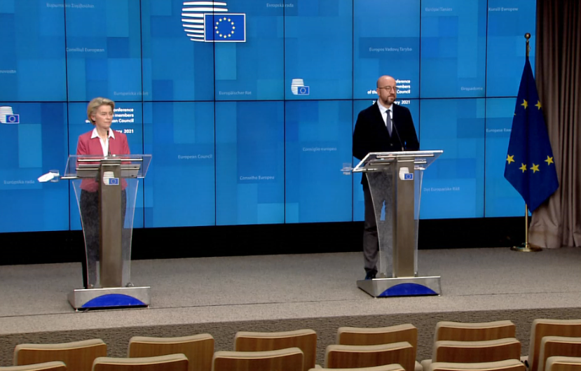 La presidente della Commissione europea, Ursula von der Leyen, e il presidente del Consiglio europeo, Charles Michel, al termine del primo giorno di lavori del vertice dei leader [Bruxelles, 25 febbraio 2021]