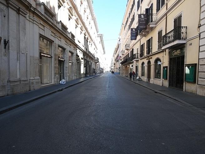 Via del Corso a Roma, deserta durante il lockdown.