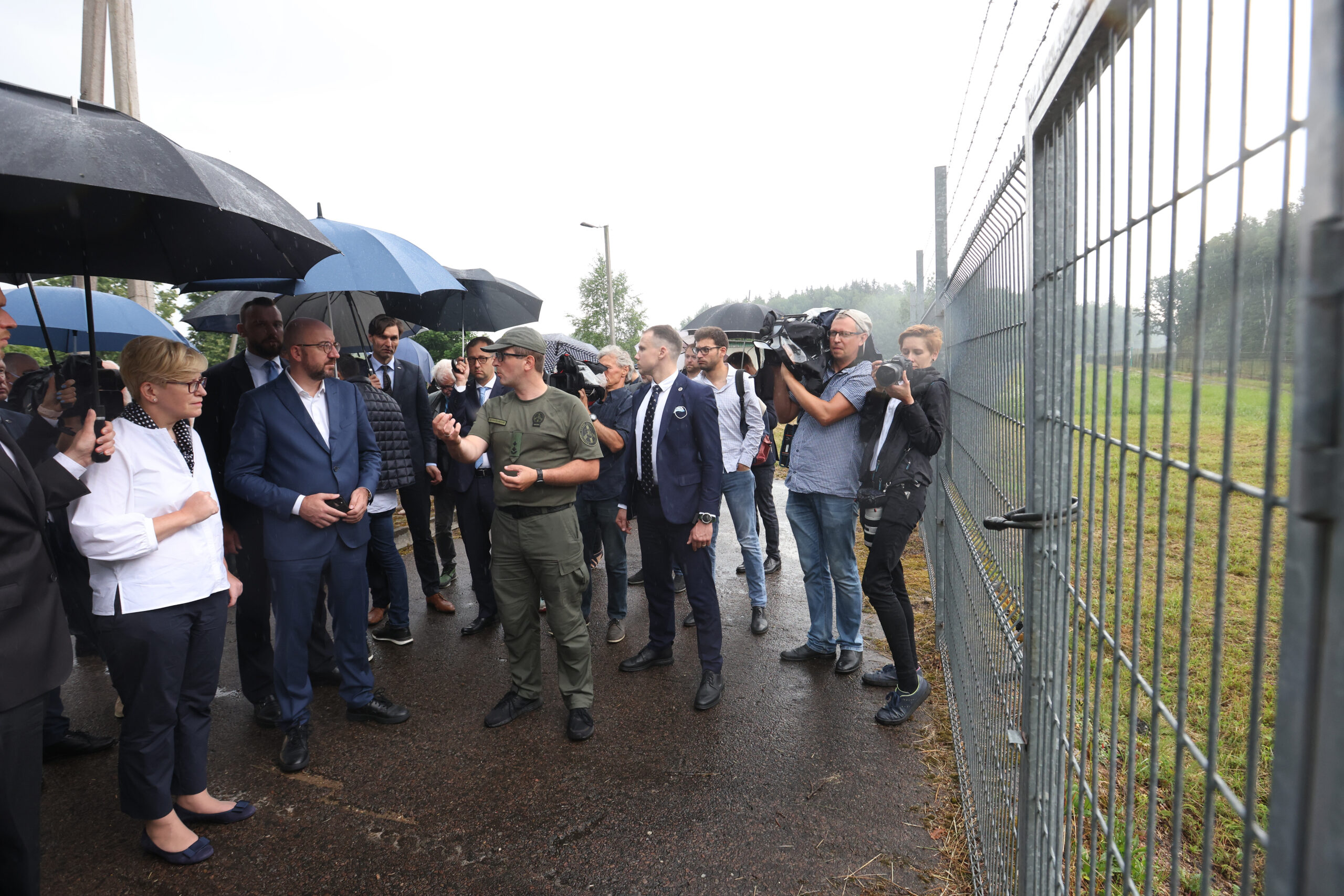 Il presidente del Consiglio Europeo, Charles Michel, al valico di frontiera di Padvaronys, Lituania (6 luglio 2021)