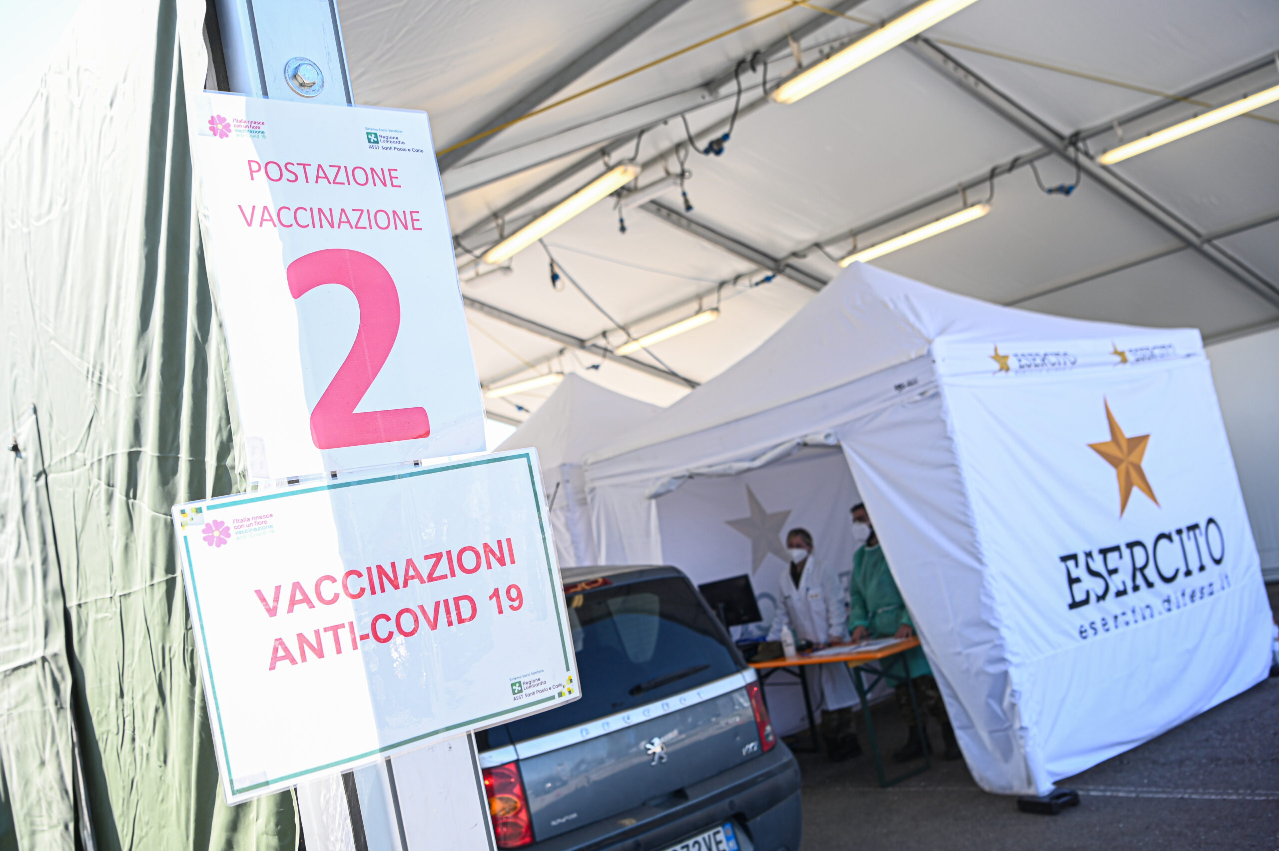 Vaccinazione drive in, Milano (Foto: Commissione Europea)