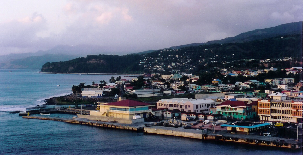 Roseau, capitale di Dominica. Assieme ad Anguilla e Seychelles è stata eliminata dalla lista nera dei paradisi fiscali [foto: Wikimedia]