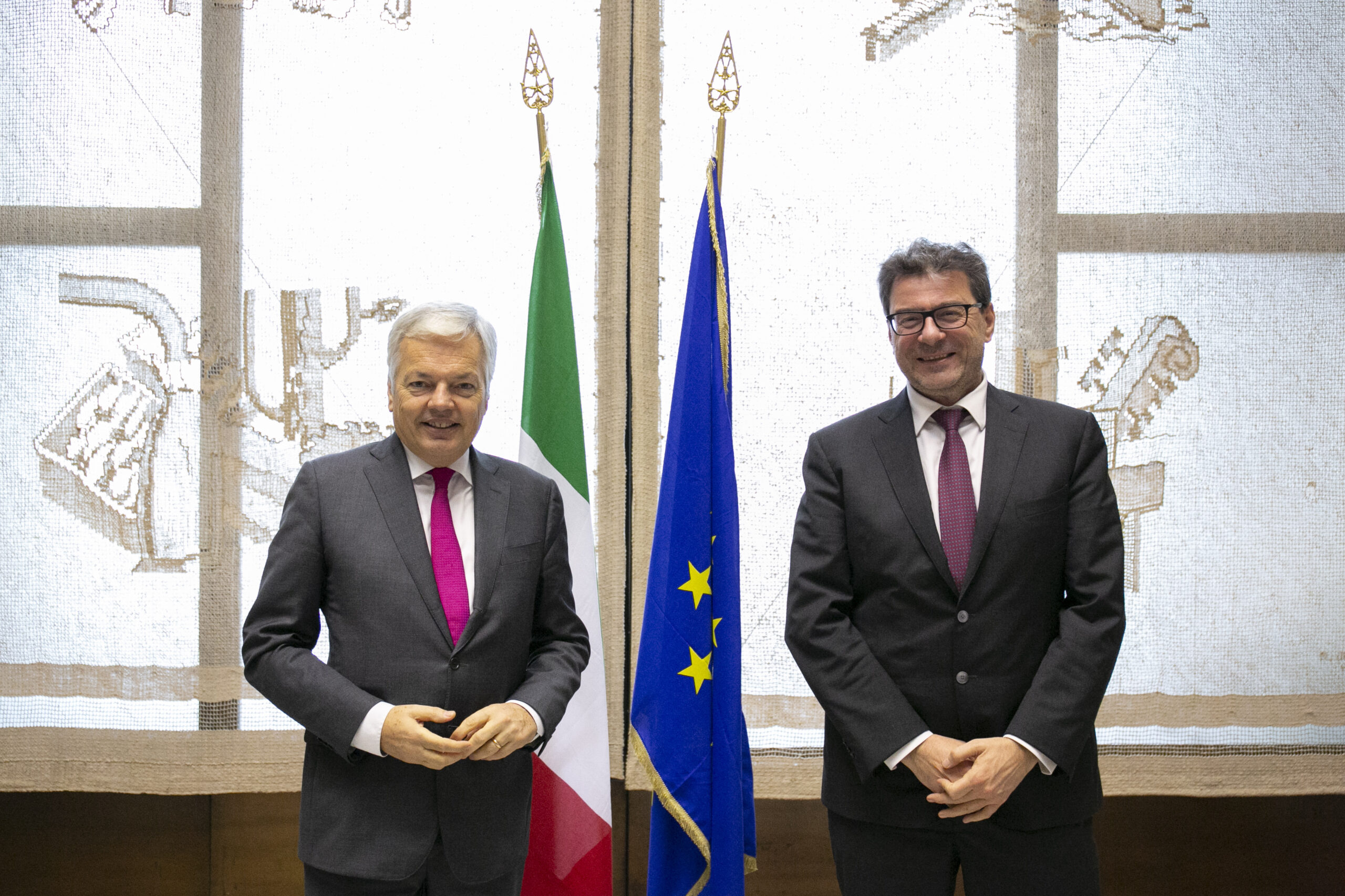 Il ministro dello Sviluppo Economico Giancarlo Giorgetti con il commissario europeo alla Giustizia e ai consumatori Didier Reynders. Roma, 3 novembre 2021