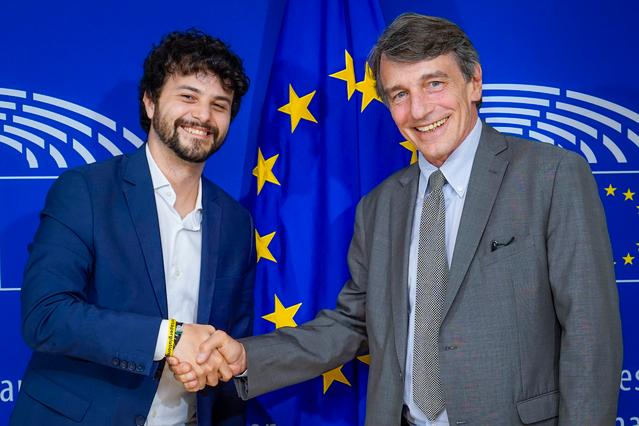 Brando Benifei con il presidente del Parlamento europeo, David Sassoli [foto: European Parliament]